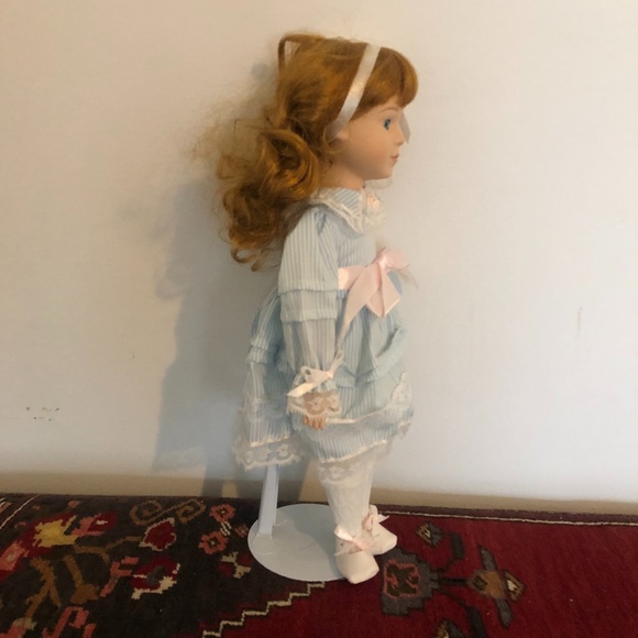 Porcelain Doll - including stand - Picture 7 of 8